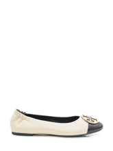 TORY BURCH - Tory Burch Bicolor Ballet Flats with Metal Logo - Beige | Lidia Shopping ® | Official Website