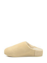 UGG - UGG Pantofole in Suede Beige con Interno in Shearling - Bianco | Lidia Shopping | Official Website