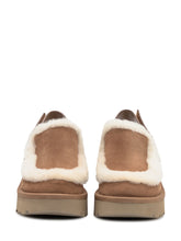 UGG - UGG Zoccoli Esmee Clog in Camoscio Marrone - Marrone | Lidia Shopping | Official Website
