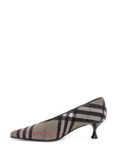 BURBERRY - Burberry Décolleté Cameo Check con Tacco Medio - Multicolore - LIDIASHOPPING® - Official Website