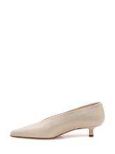 AEYDE - Clara Pumps with Pointed Toe - White | Lidia Shopping | Official Website
