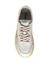 AUTRY - Sneaker Medalist Low - Marrone - LIDIASHOPPING® - Official Website