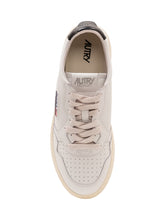 AUTRY - Sneaker Medalist Low - Bianco - LIDIASHOPPING® - Official Website