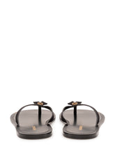 VERSACE - Sandalo Infradito con Dettaglio Applicato - Nero - LIDIASHOPPING® - Official Website