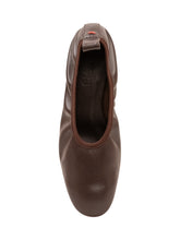 AEYDE - Décolleté Gemma con Tacco Largo - Marrone - LIDIASHOPPING® - Official Website