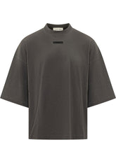 FEAR OF GOD ESSENTIALS - T-shirt Oversize con Placca Logo - Grigio - LIDIASHOPPING® - Official Website