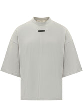 FEAR OF GOD ESSENTIALS - T-shirt Oversize con Placca Logo - Blu - LIDIASHOPPING® - Official Website