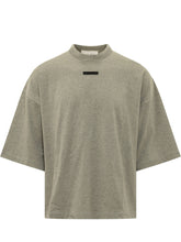 FEAR OF GOD ESSENTIALS - T-shirt Oversize con Placca Logo - Verde - LIDIASHOPPING® - Official Website