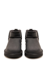 UGG - Stivaletto Classic Ultra Mini - Nero - LIDIASHOPPING® - Official Website