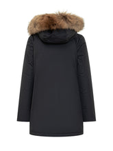 Parka Woolrich nero con cappuccio in pelliccia - Abbigliamento Donna | Lidia Shopping