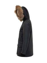 Parka Woolrich nero con cappuccio in pelliccia - Abbigliamento Donna | Lidia Shopping