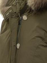 Parka Woolrich verde con cappuccio in pelliccia - Abbigliamento Donna | Lidia Shopping