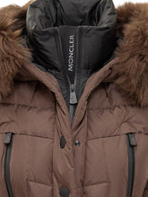 Piumino Marrone con Cintura e Cappuccio in Pelliccia Moncler - Abbigliamento Donna | Lidia Shopping