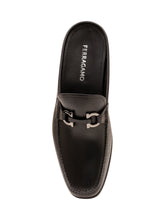 FERRAGAMO - Mocassini Slide con Gancino - Black | Lidia Shopping | Official Website