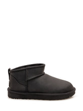 UGG - Stivaletto Classic Ultra Mini - Nero - LIDIASHOPPING® - Official Website