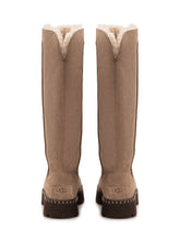 UGG - Stivali Uptowner Alti con Suola Carrarmato - Beige - LIDIASHOPPING® - Official Website